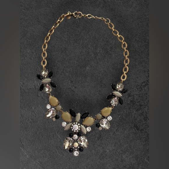 J CREW Antique Brass GLASS RHINESTONE FLOWER PENDANT NECKLACE Gorgeous Condition - Picture 1 of 7